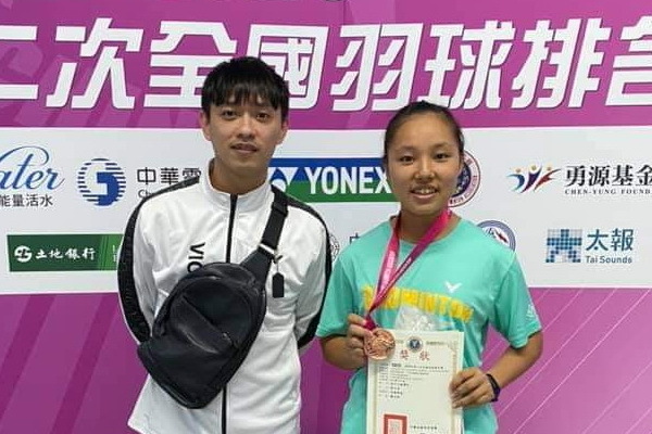 韓玉珍（右）獲選羽球國手