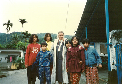 Sabina教授退休後曾拜訪台灣2年，還曾在東吳大學客座。