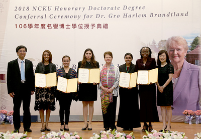Raise the Torch for a sustainable future –  Dr. Brundtland received an honorary doctorate from NCKU President Dr. Su