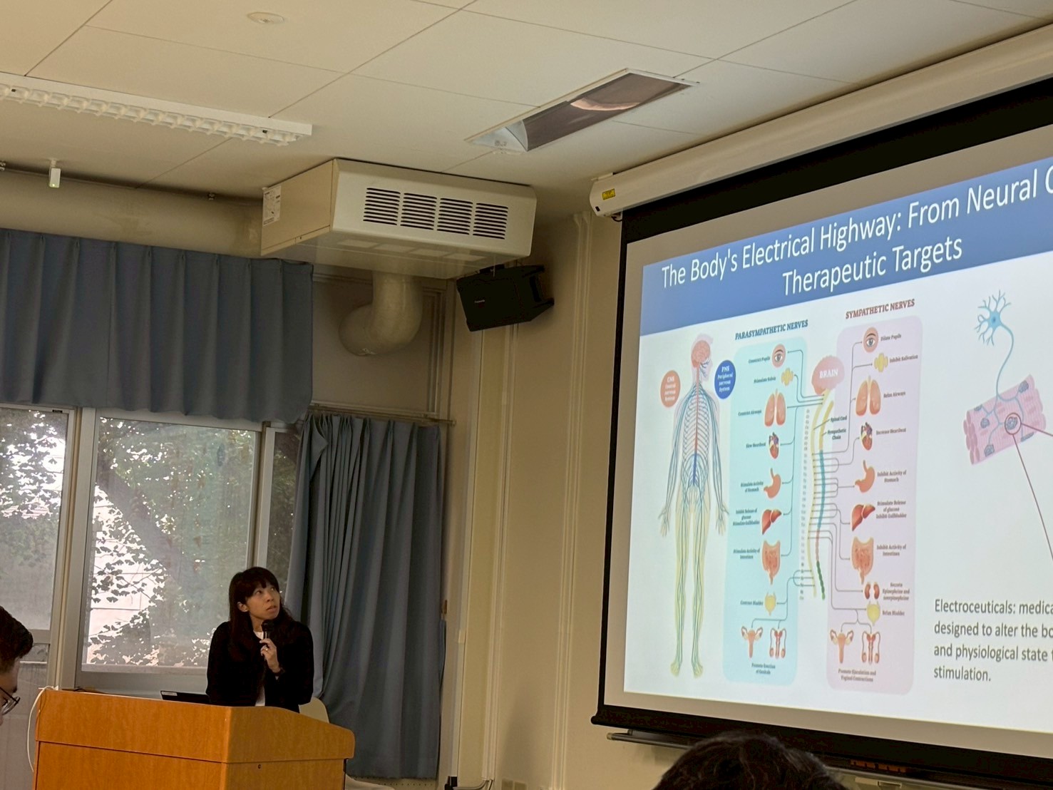 成大醫院血液科許雅婷醫師介紹成大前瞻生物電子醫學研究中心整合跨領域平台，推進生物電子醫學的創新與臨床應用