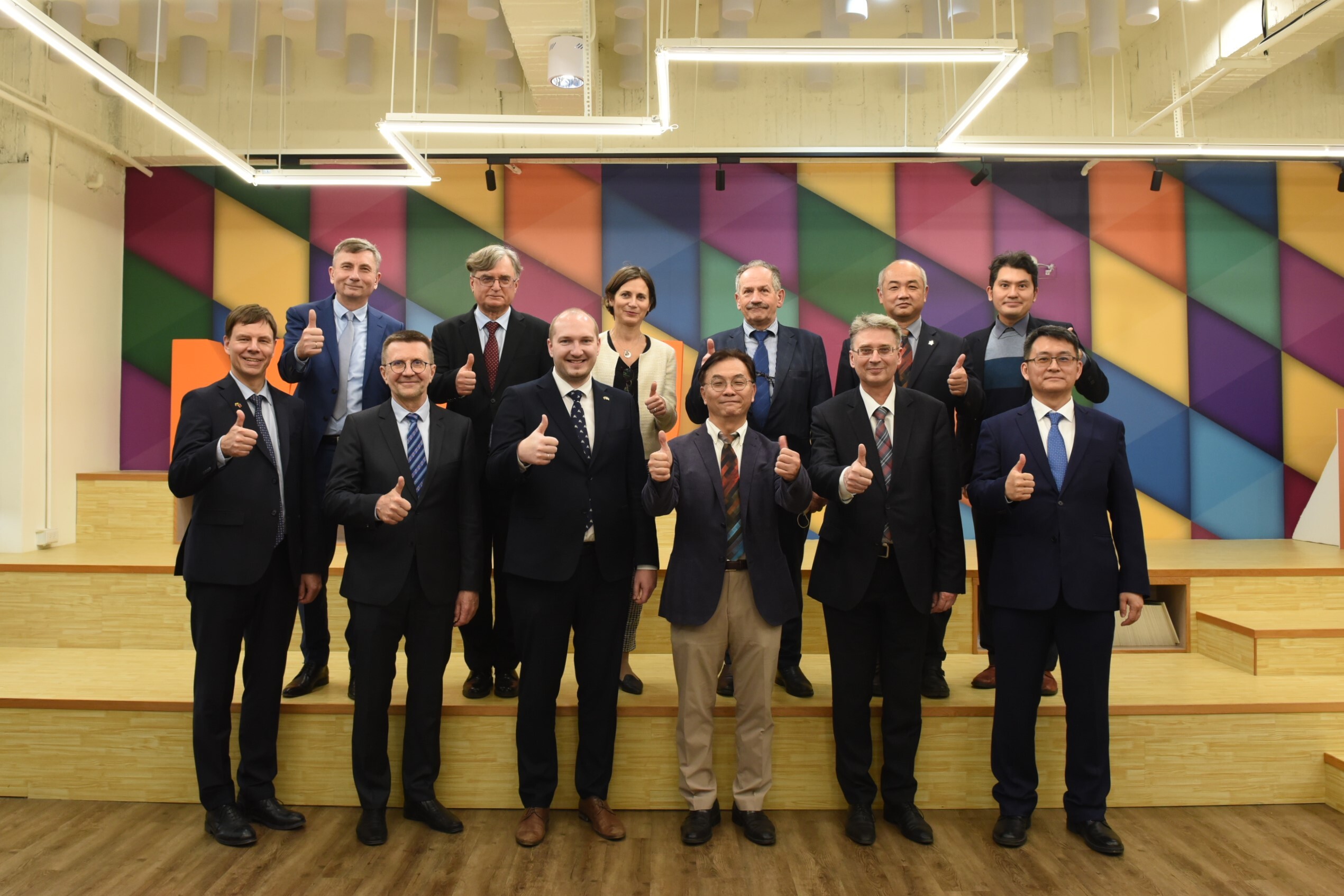 The Lithuanian delegation visited NCKU's Innovation Headquarters, where Executive Vice President Woei-Jer Chuang (front row, third from the right) welcomed them.
