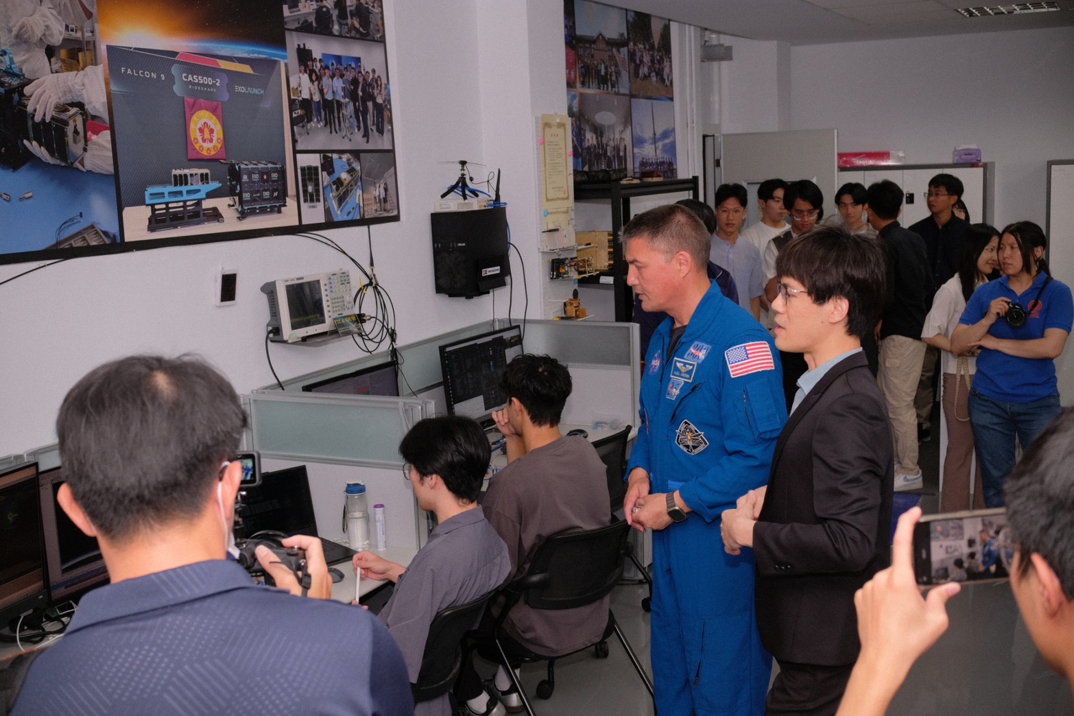 林琪兒博士參訪夏漢民太空科技中心 地面操控站