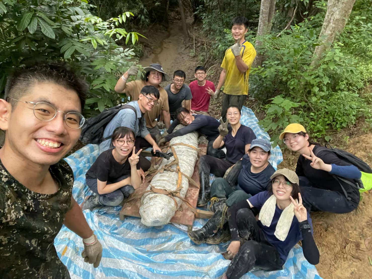 成大與科博館及海內外學者、學生一起發掘台灣史上最完整的鯨魚化石
