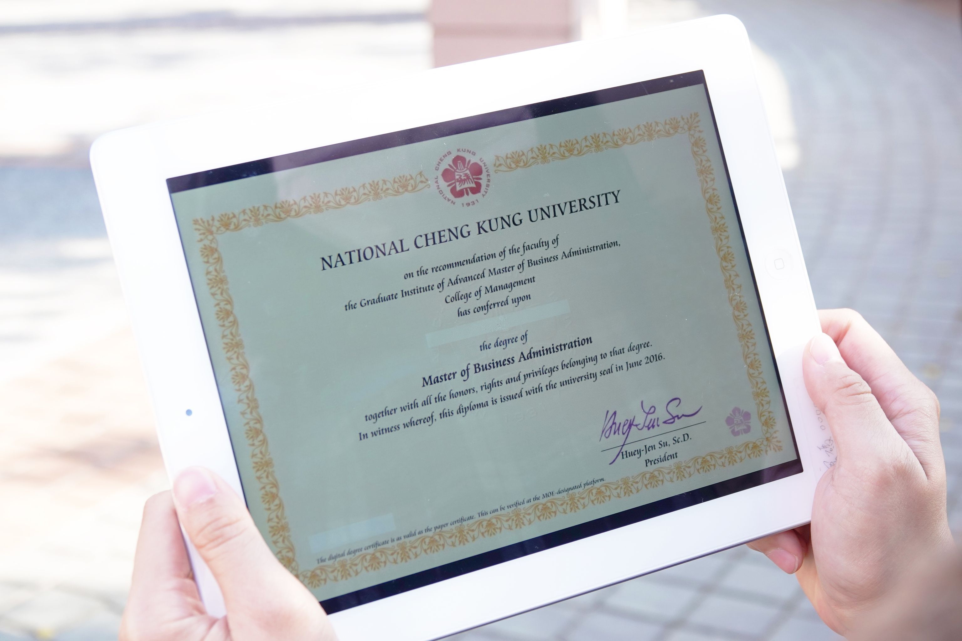 20 colleges are expected to employ digital certificate issuing system developed by NCKU by this February