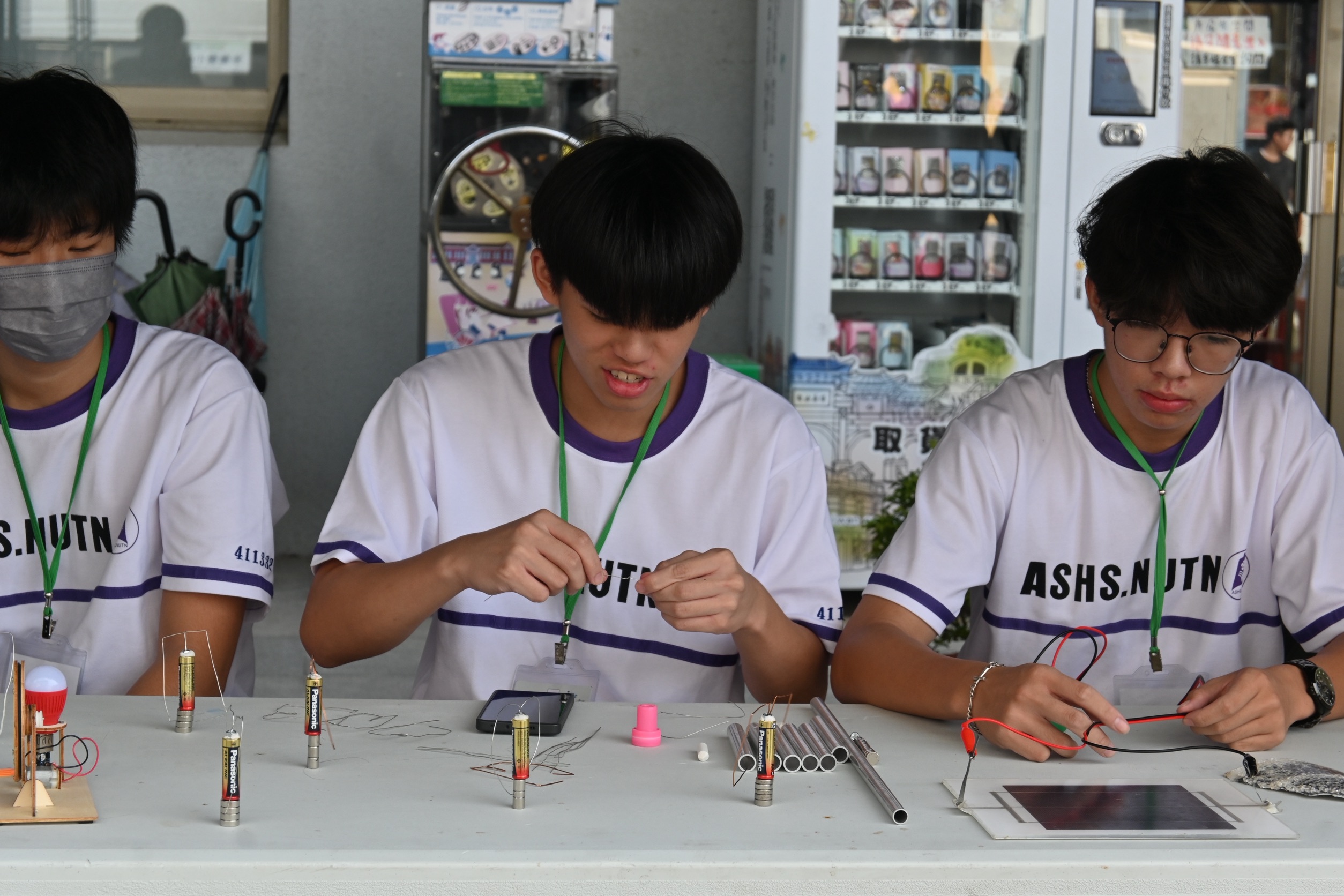 臺灣科普環島列車現場有20個科普攤位以及一間科學教室，吸引將近500名師生踴躍參與