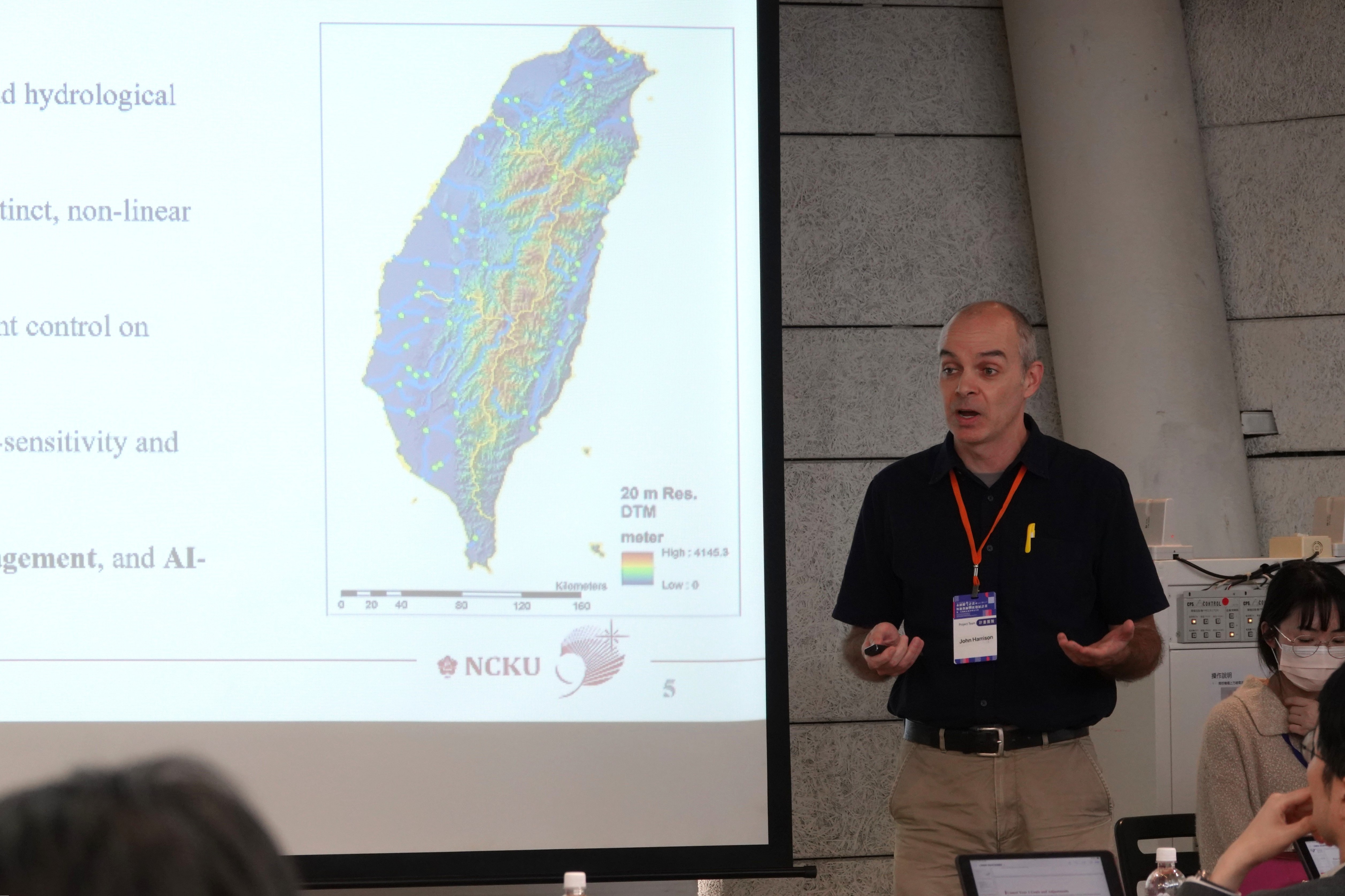 同屬兩年期計畫的「外籍教師職涯發展計畫」鼓勵外籍教師在成大深耕發展與橫向鏈結,並能鏈結其母國資源,以拓展國際合作的機會