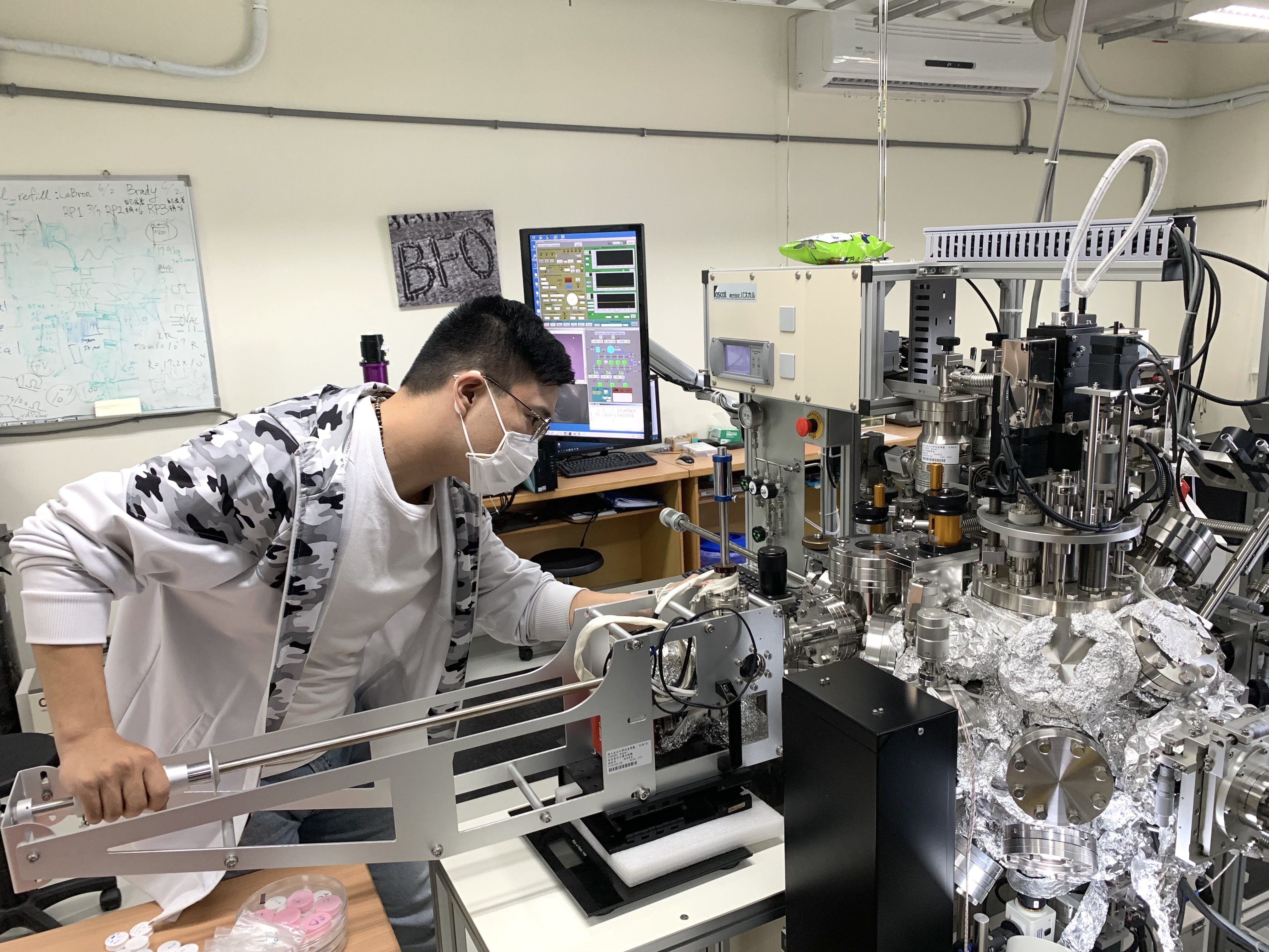 Epitaxial thin film manufacturing technologies can enhance the performance of semiconductor components; by developing a self-suspending film, Professor Yang’s research team proposed an effective alternative for lateral epitaxial manipulation