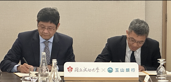 9 月 13 日,成大與玉山商業銀行在吉隆坡舉行了「東協人才培育實習合約簽署儀式」