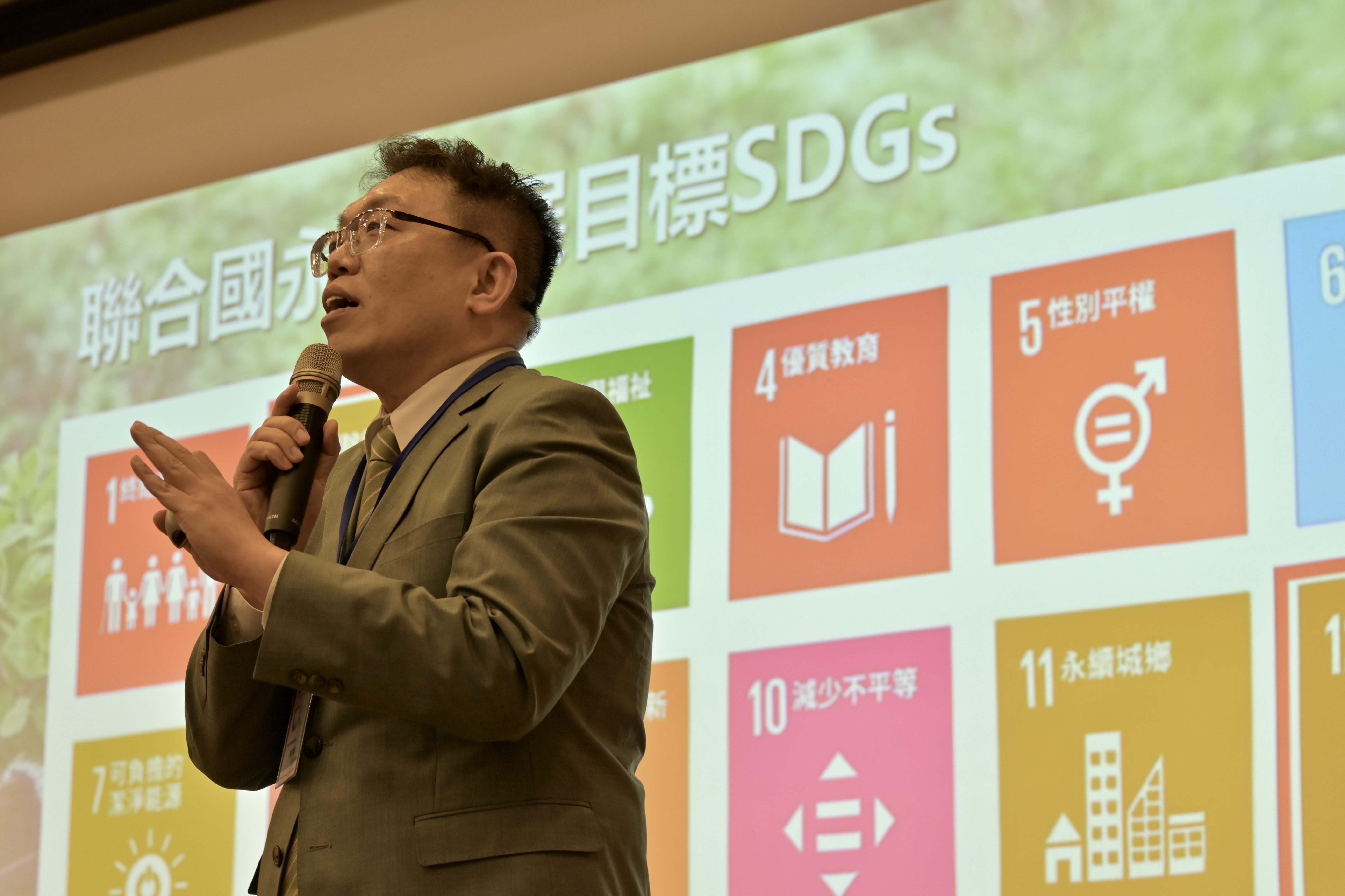 玉山銀行消費金融處蔡宗樺處長分享「呵護美好土地 邁向永續未來」專題