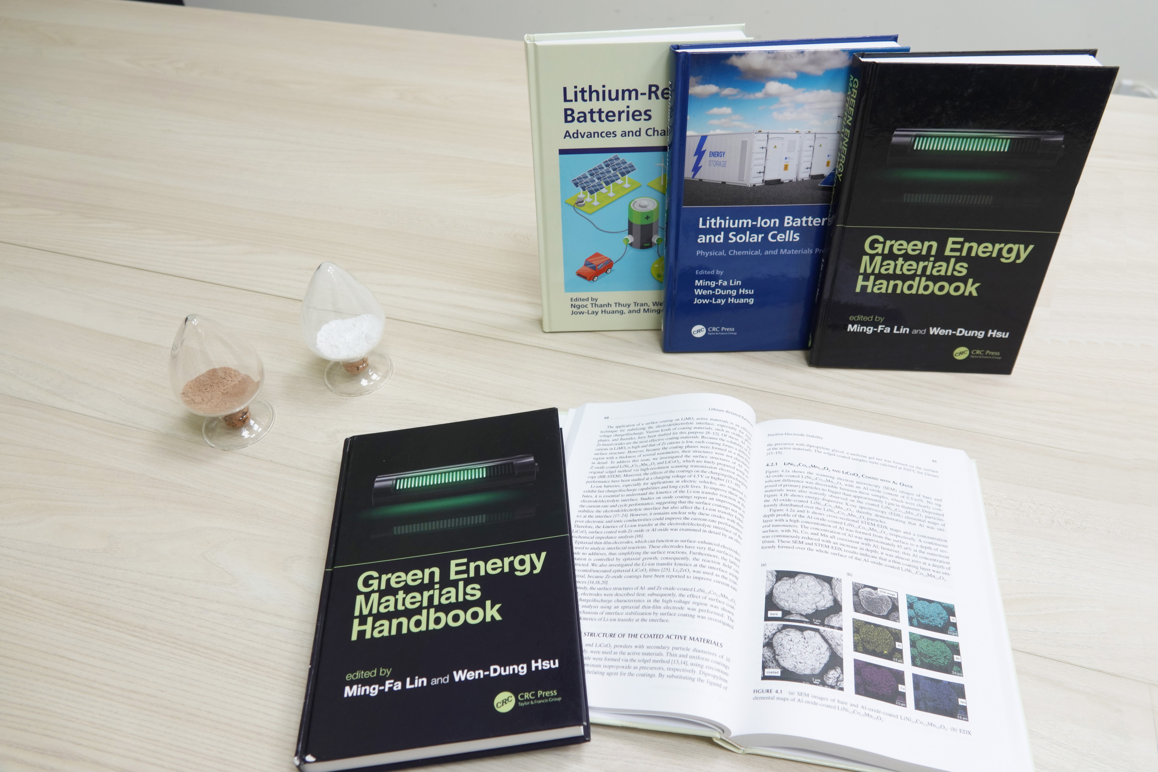 成大跨維綠能材料研究中心出版國際綠能系列專書
