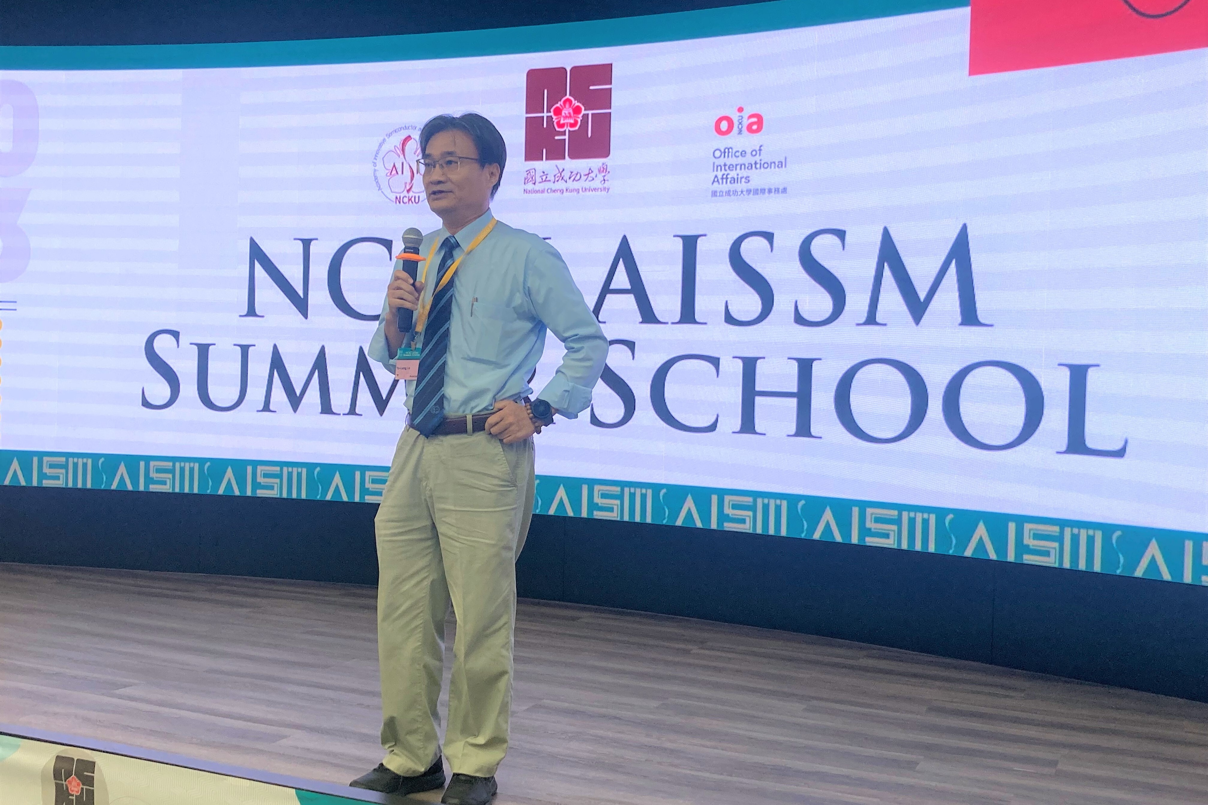 AISSM Associate Dean Yu-Lung Lo delivered a welcome remark at the opening ceremony on August 18