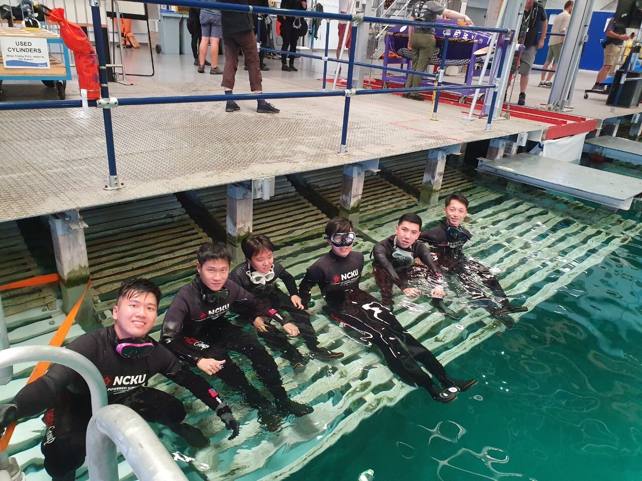 The members of TAO-HAI-REN need to overcome the low temperature and unfamiliar underwater enviroment during competition