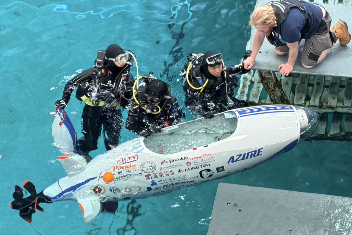 第三代自製人力潛艇 Azure(蔚藍號)順利完成水下測試