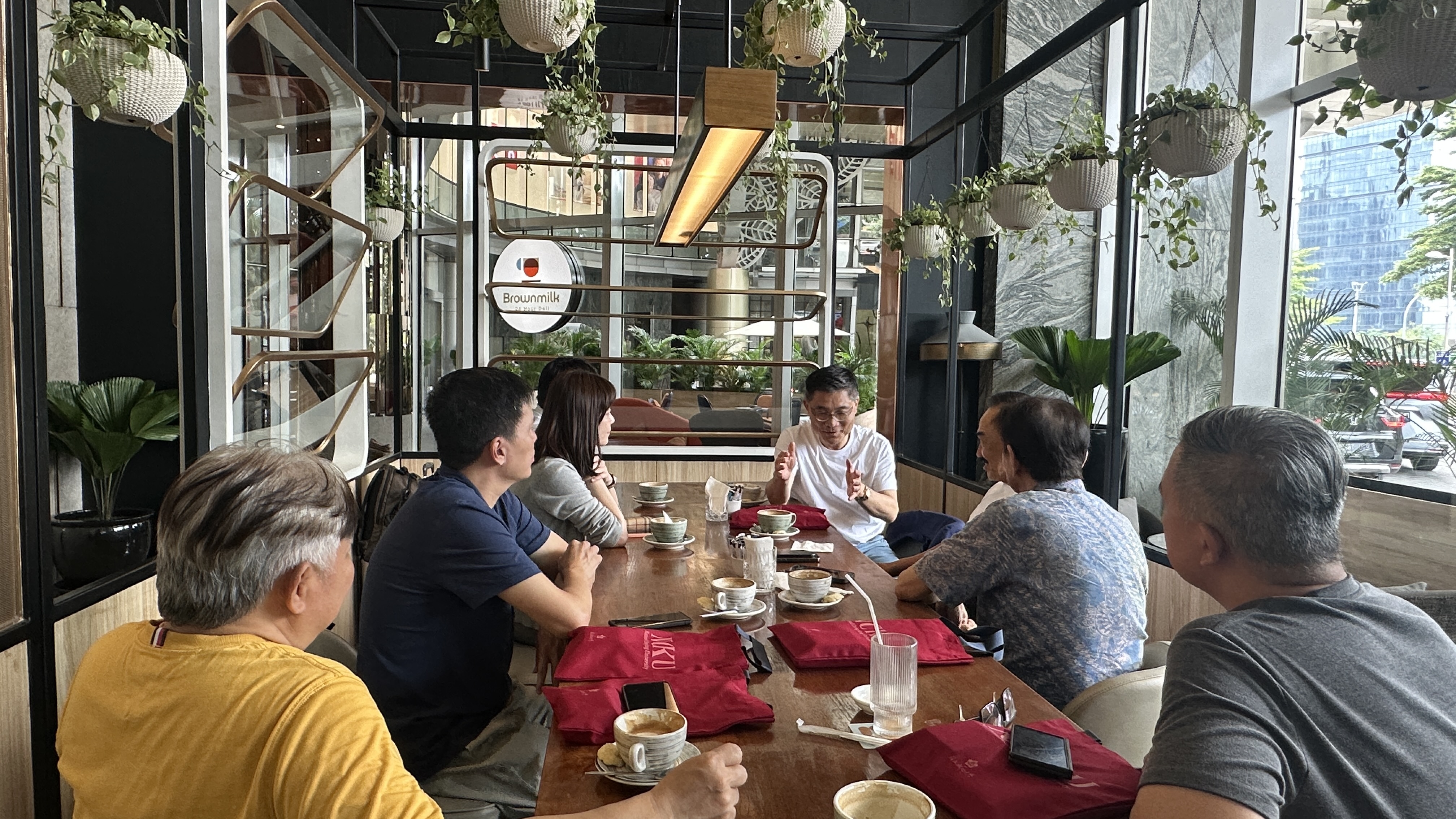 沈孟儒校長及團隊於 2 月 28 日及 3 月 1 日分別與多位印尼校友們進行深度交流