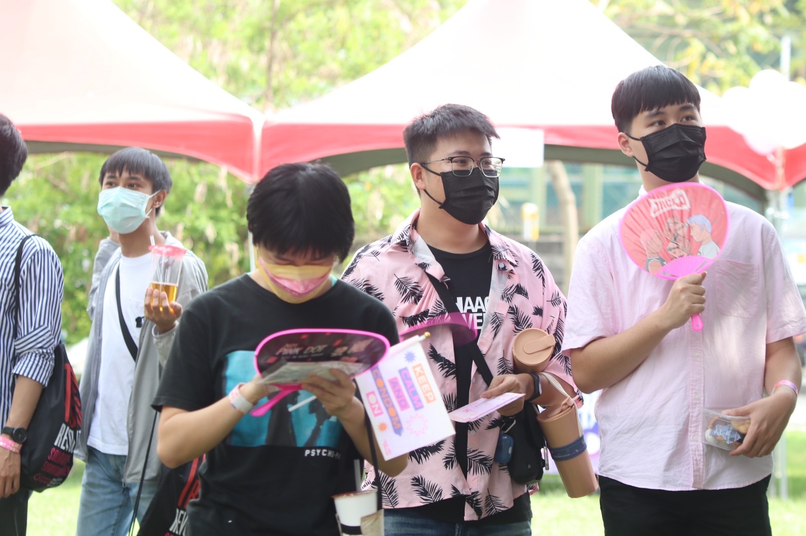 成大台南粉紅點活動，吸引不少學生身著粉紅色服飾共襄盛舉。