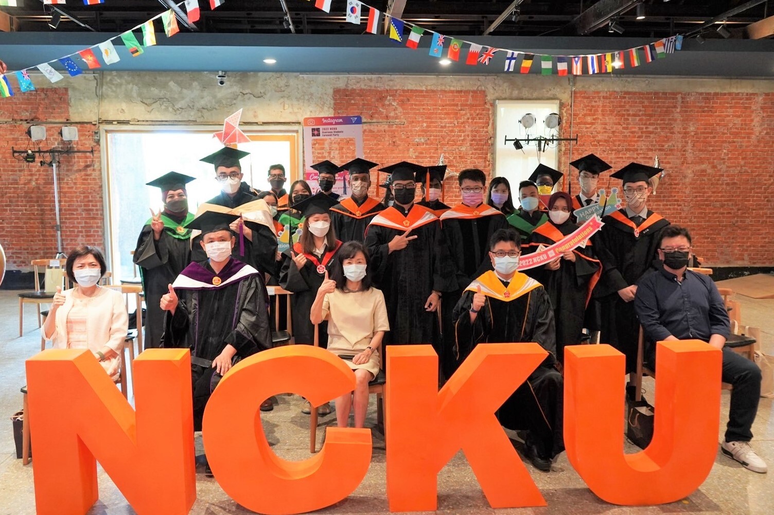 NCKU Office of International Affairs held the graduation party and tassel-turning ceremony at the antique History Museum on Kuang-Fu Campus.