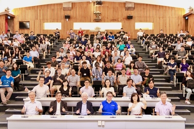 Facebook AI Research Director Yann LeCun talks about AI in NCKU