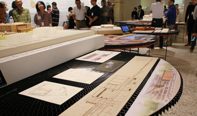 展場以辦桌重現建築系圖桌競圖的樣貌
