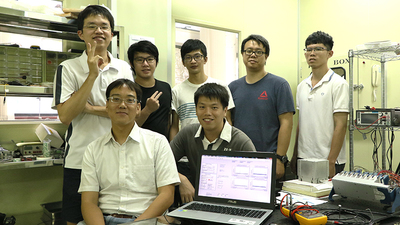 成功大學物理系助理教授楊毅與學生團隊