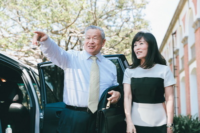 NCKU chancellor Jenny Su (蘇慧貞right) and Macronix Chairman and CEO Miin Wu (吳敏求left)